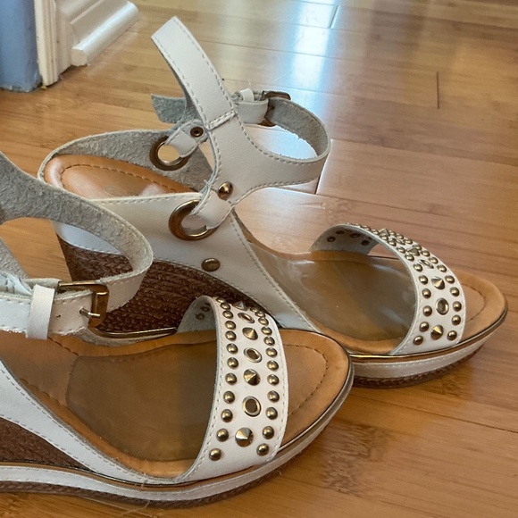 White & Gold Summer Wedge Size 6 1/2 - Picture 5 of 6